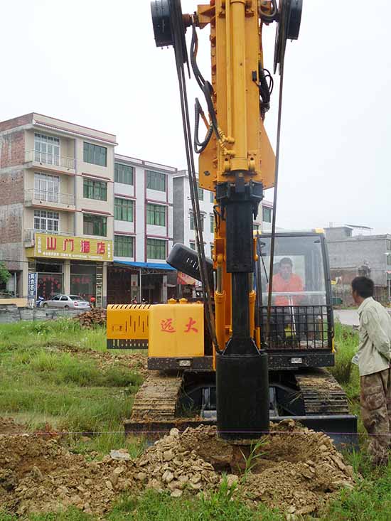 香蕉视频APP官网建築機械廠履帶式九一香蕉视频网站施工中